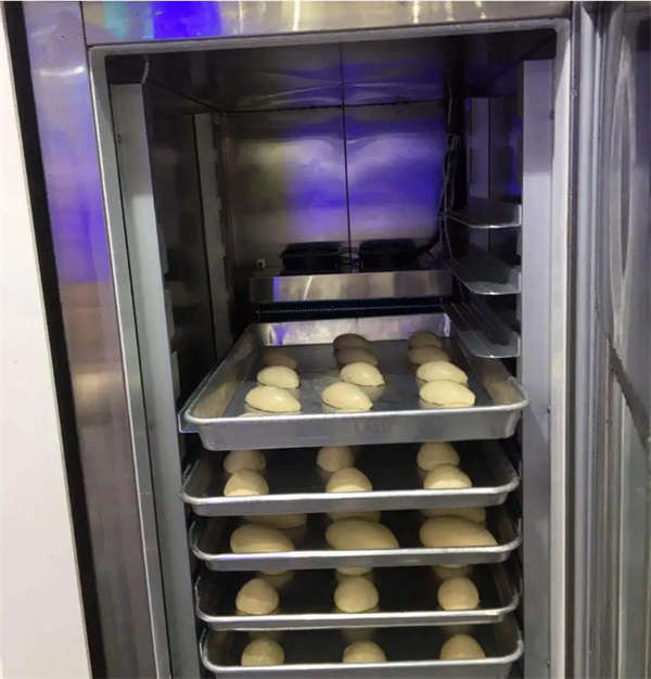 成都發(fā)酵箱家用與商用有何區(qū)別？為何面包師都在用它？